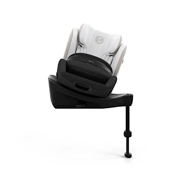 Front view of the CYBEX Anoris S Airbag car seat in Off White Style fabric on the Base S rotating ISOFIX base