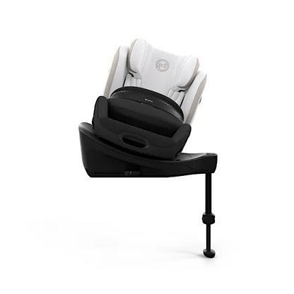 Front view of the CYBEX Anoris S Airbag car seat in Off White Style fabric on the Base S rotating ISOFIX base
